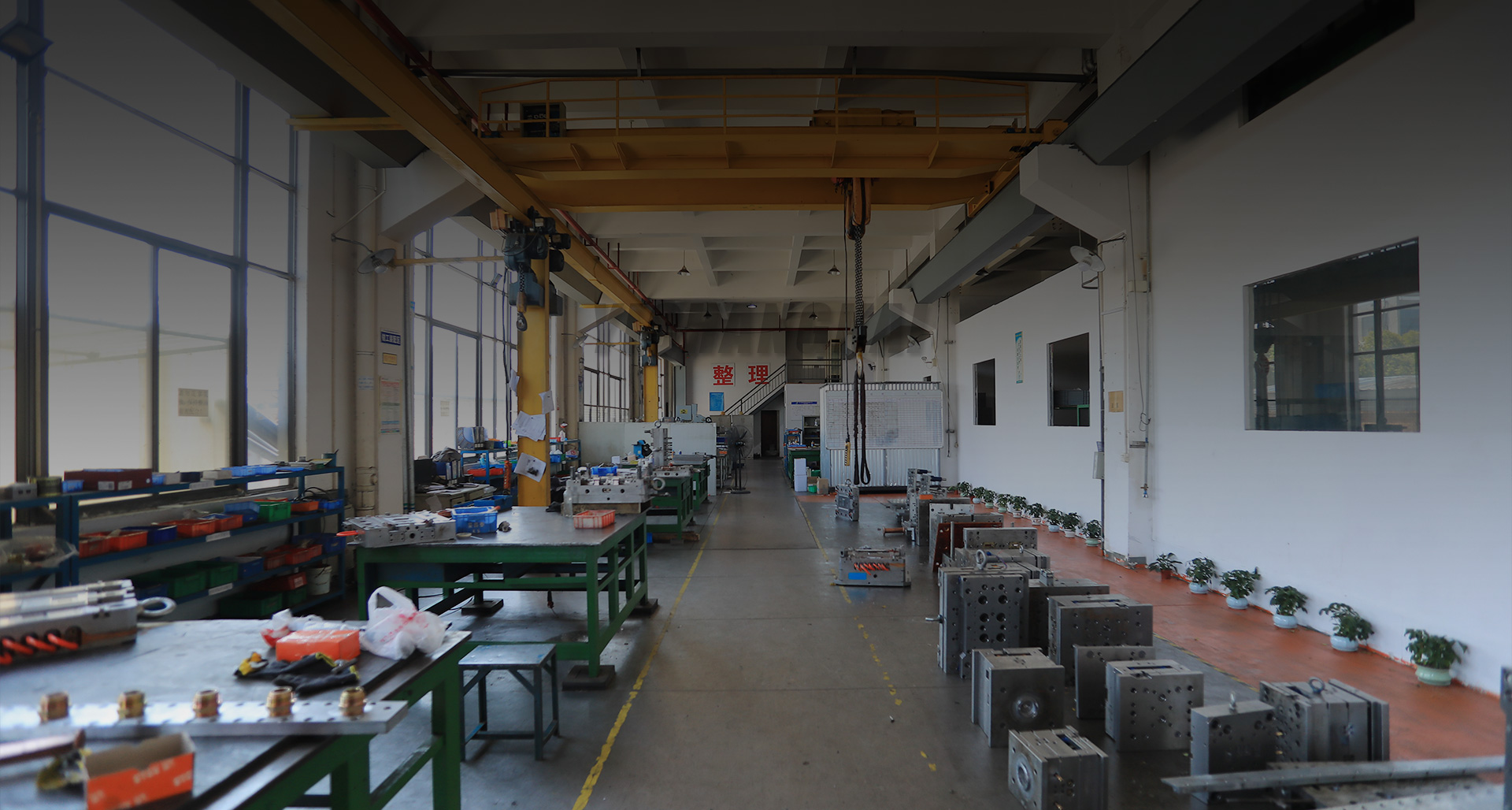 易昌凱模具·專(zhuān)注于生產(chǎn)金屬模具及配件、塑料制品、橡膠制品、機(jī)械設(shè)備及零件